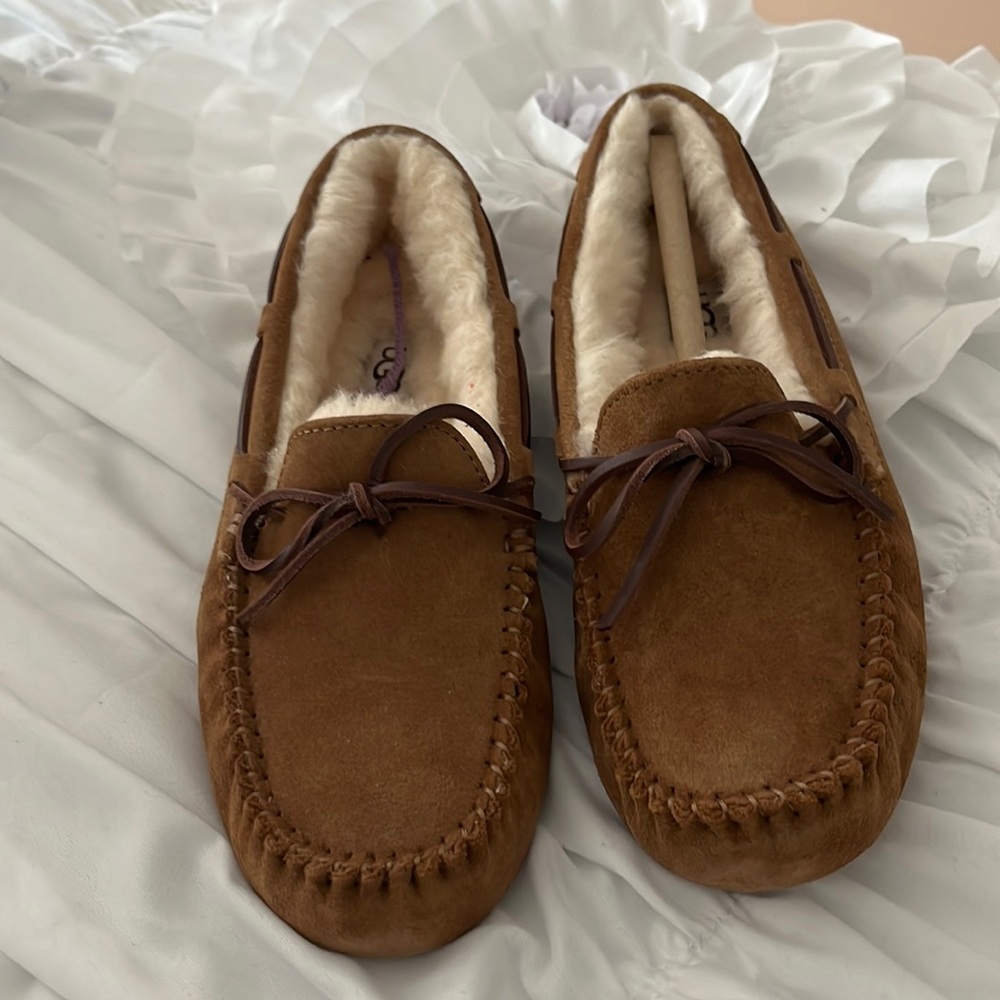 New Ugg woman’s slippers